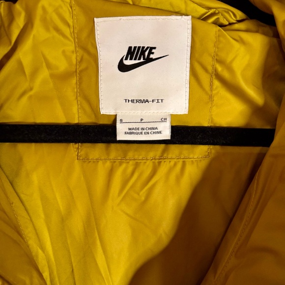 Nike Therma-FIT Windrunner Long Puffer Coat Mustard Yellow Size Small New - Picture 4 of 7